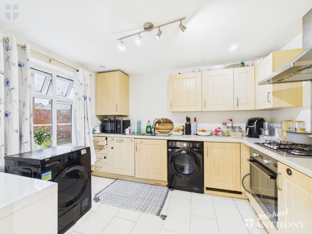 Property photo 2 of 14 Cam03218G0-Pr0829-Still002