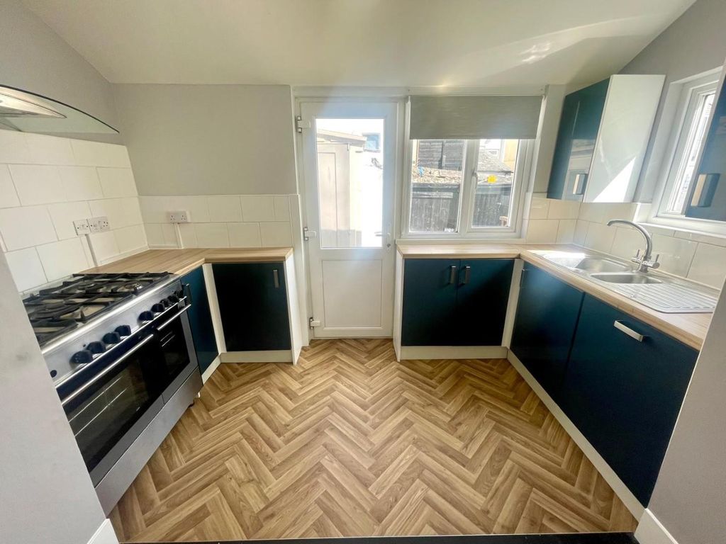 Property photo 3 of 14 44 Chaddlewood 2.Jpg