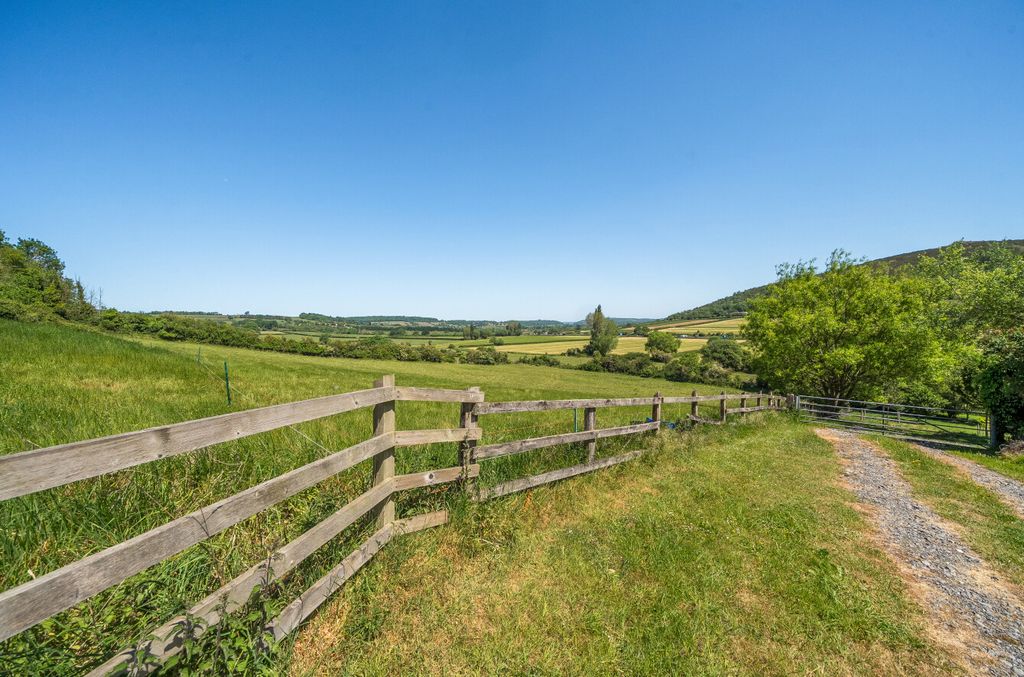 Property photo 2 of 44 1281793-63-682732...