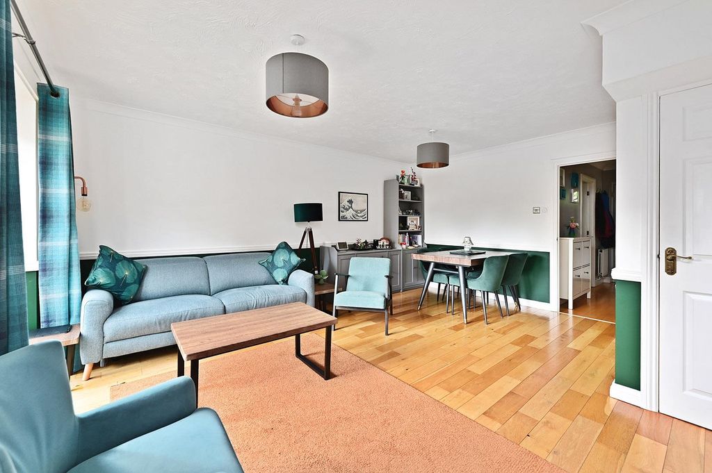 Property photo 3 of 16 Florence Way