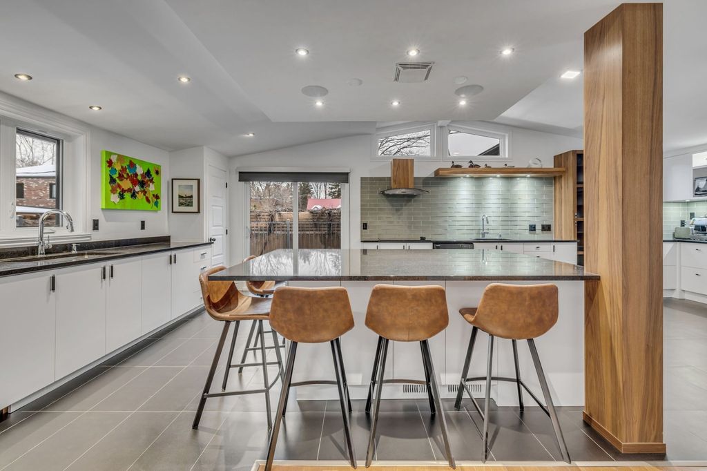 Property photo 2 of 37