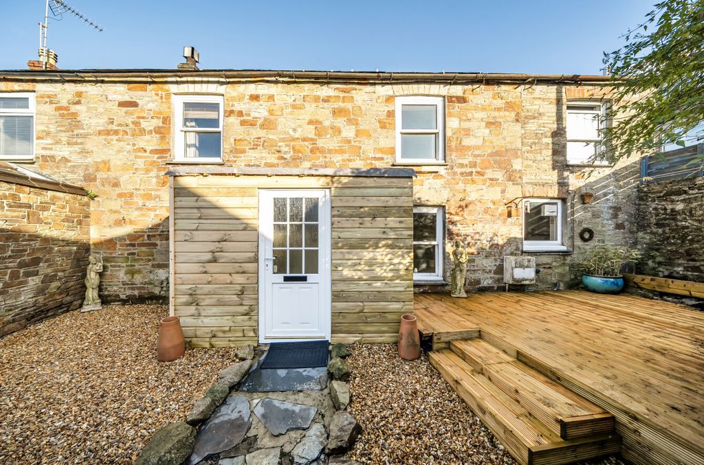 Property photo 1 of 12 1389296-1-693c229...