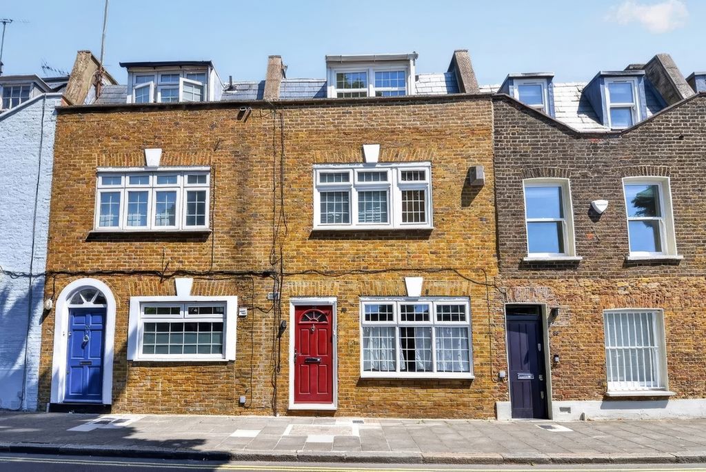 Property photo 1 of 17 Boston Place