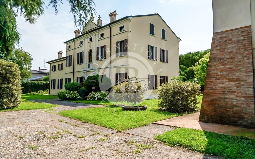 Property photo 2 of 36