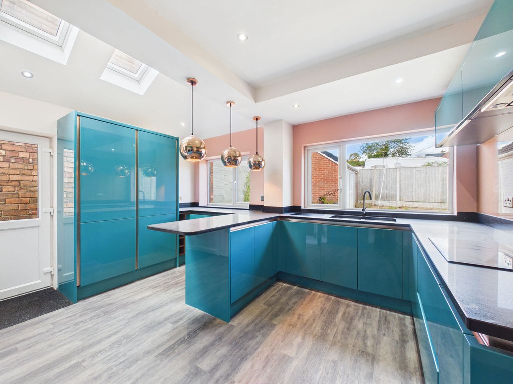 Property photo 3 of 21 Breakfast Kitchen