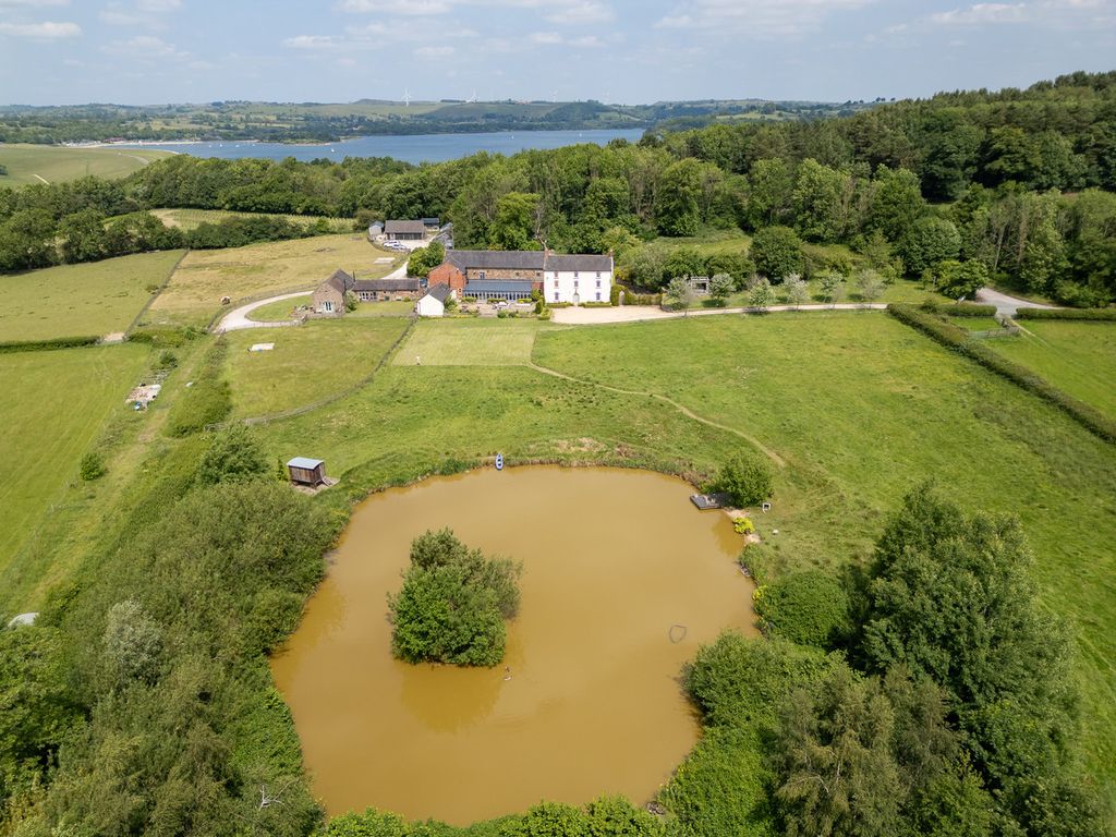 Property photo 1 of 32