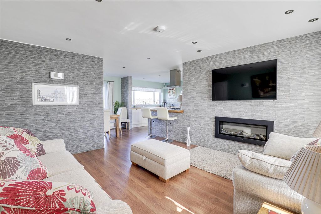 Property photo 3 of 16 32909.Jpg