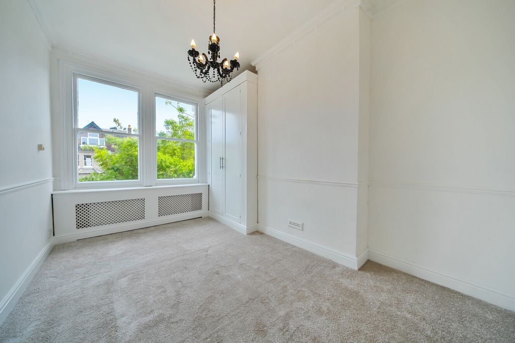 Property photo 3 of 6 1453813-10-69F224...