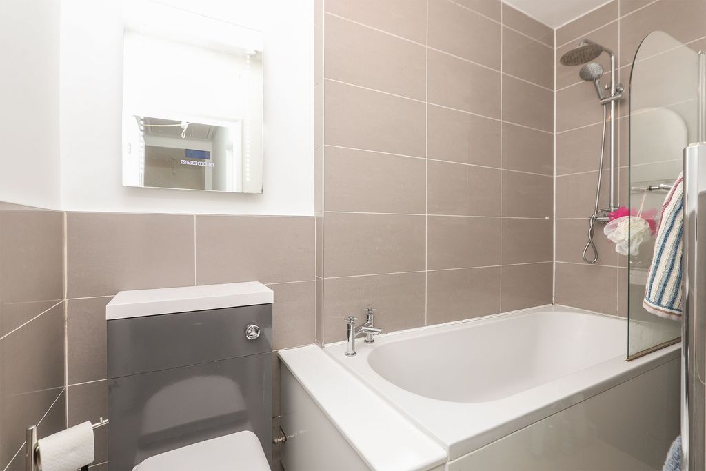 Property photo 3 of 27
