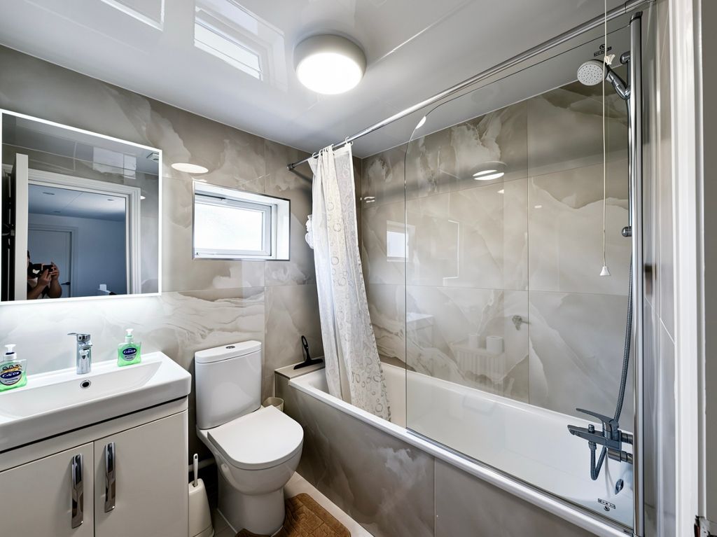 Property photo 3 of 12 Family Bathroom