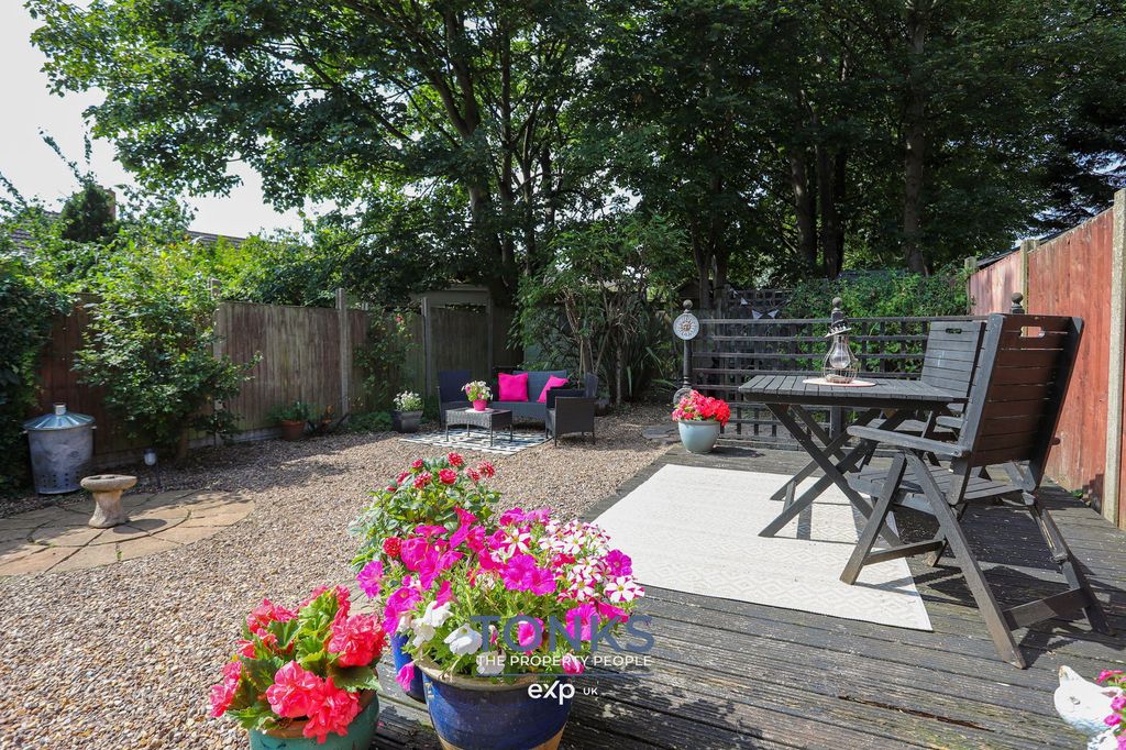 Property photo 2 of 25