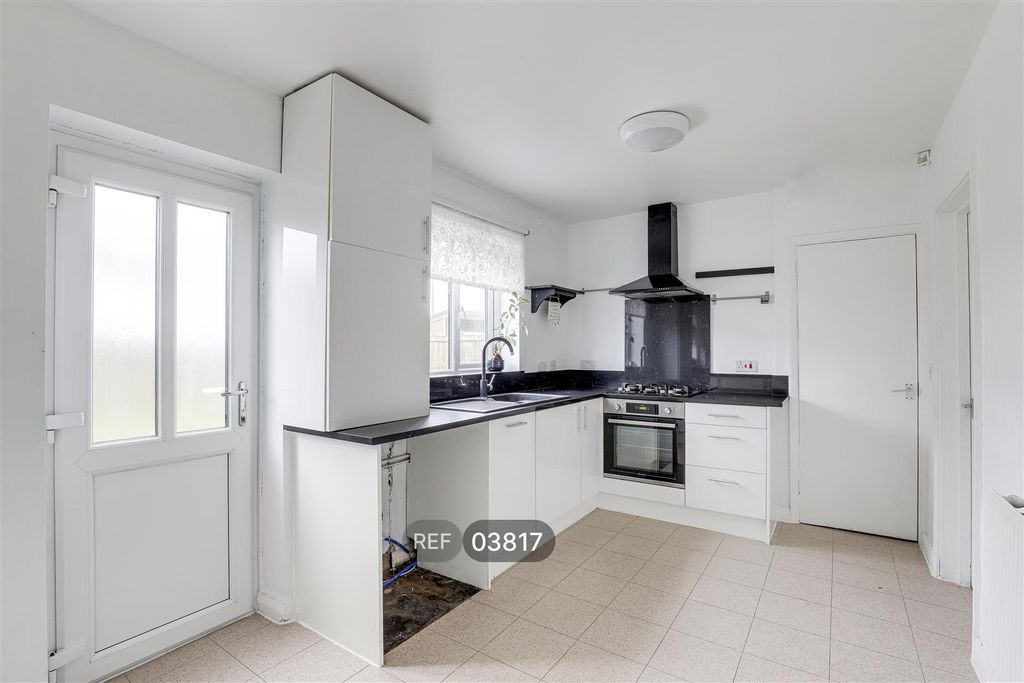 Property photo 2 of 11 Kitchen