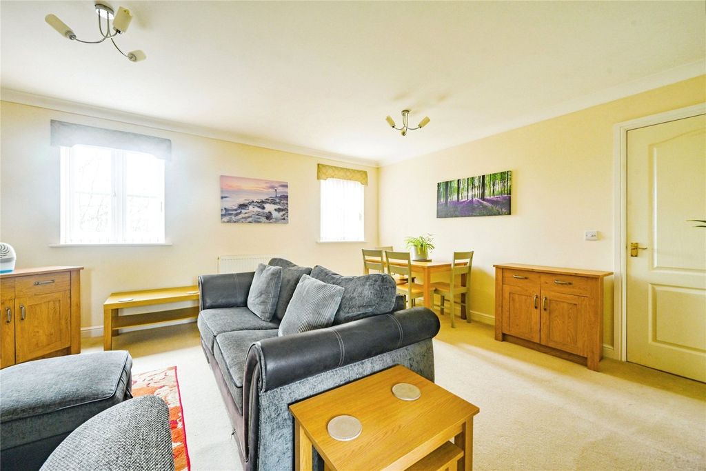 Property photo 3 of 15 Lounge