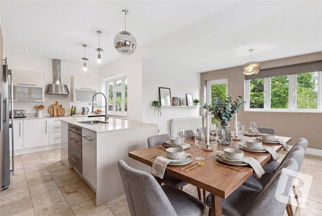 Property photo 3 of 18 Kitchen / Diner