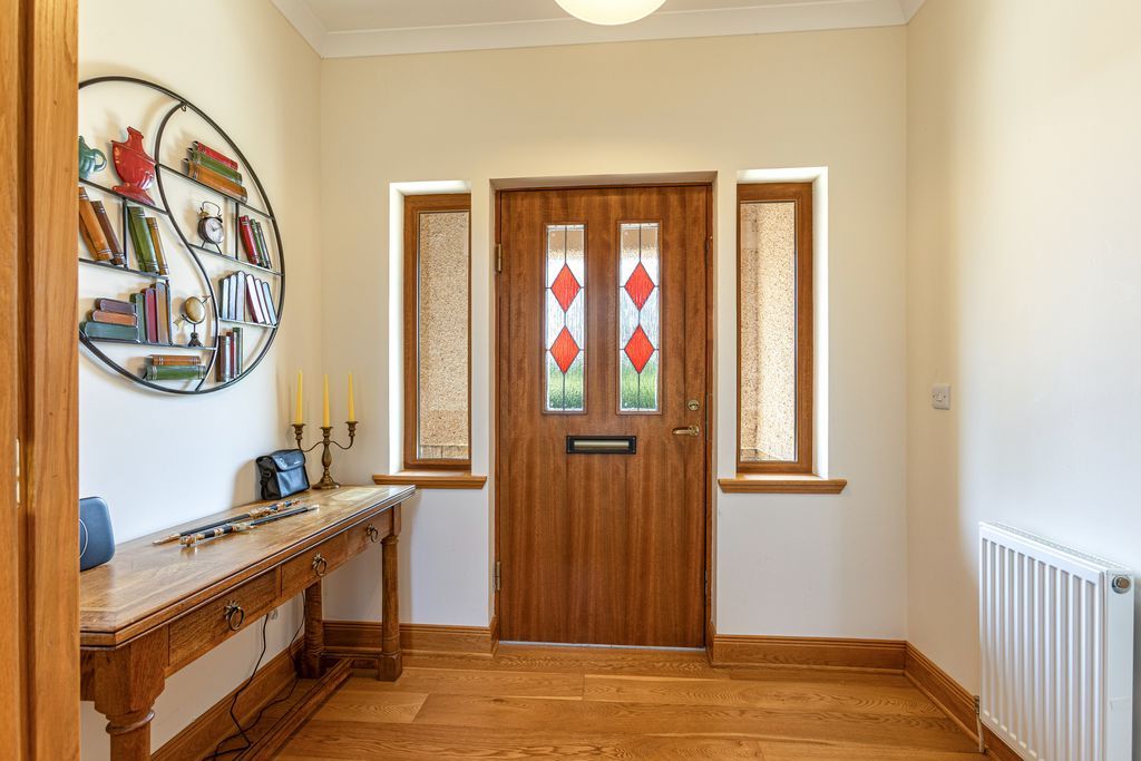 Property photo 3 of 58 Vestibule