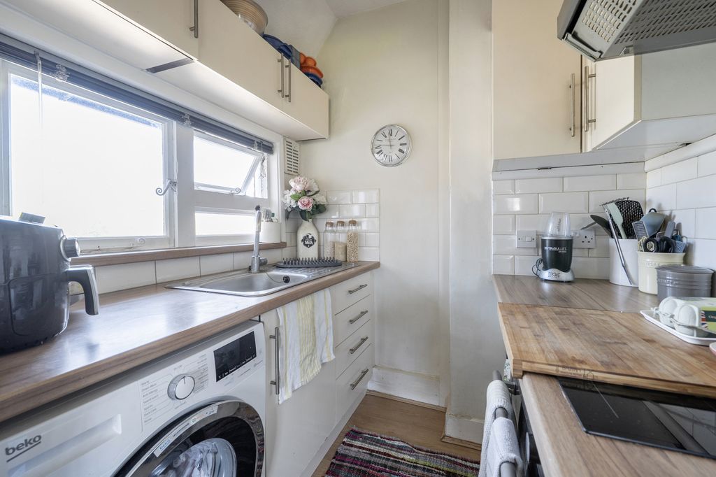 Additional image 9 of 1 bed maisonette for saleEmpress Cottages, Ship Lane, Farnborough GU14