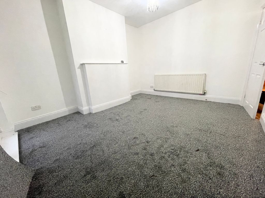 Property photo 2 of 18 Back Lounge