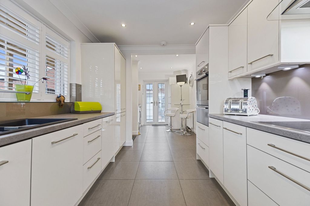 Property photo 3 of 24