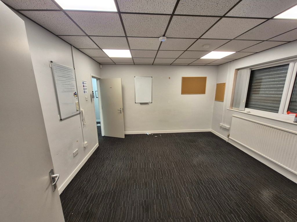 Property photo 3 of 5 Photo 4