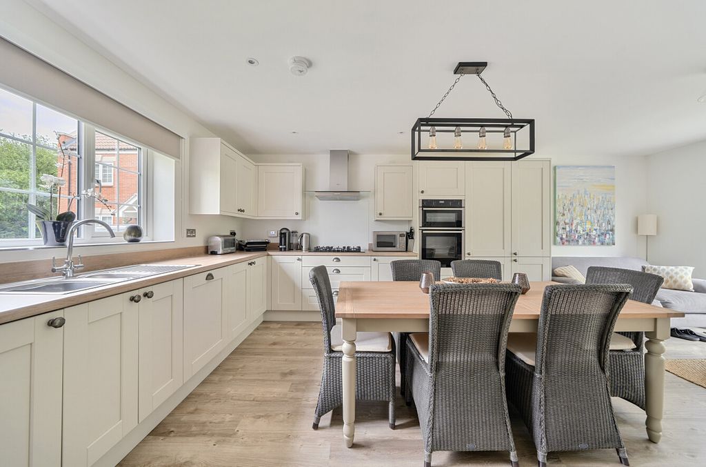 Property photo 2 of 23 1299859-8-683851E...