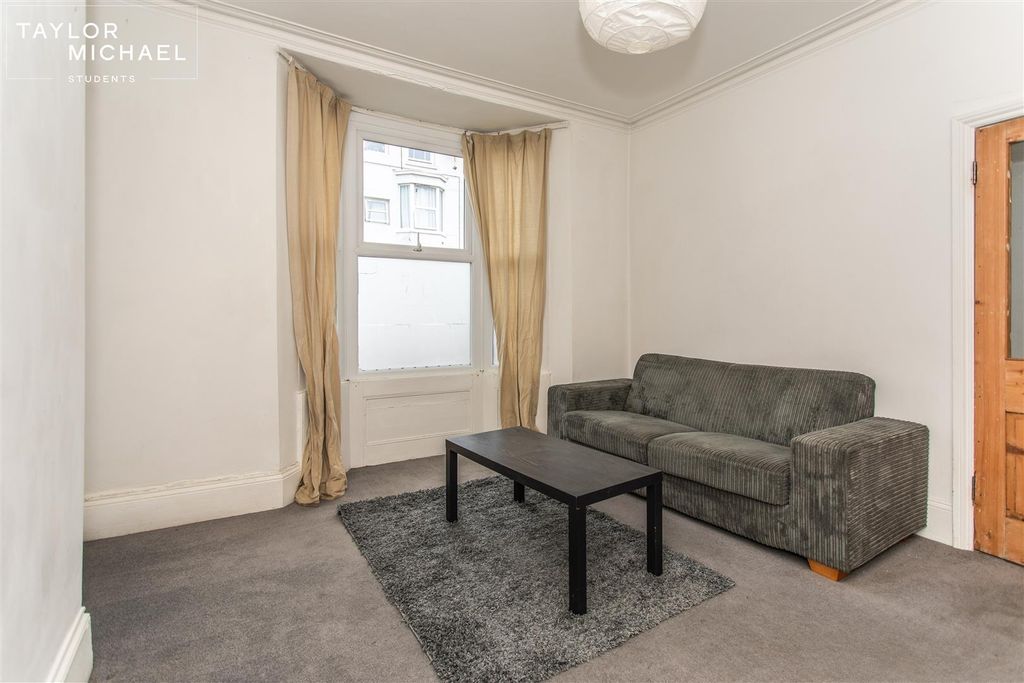 Property photo 3 of 19 Living Room