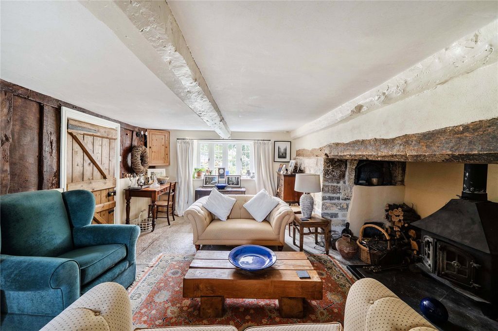 Property photo 2 of 27 Siting Room