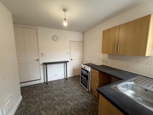Property photo 2 of 9 Kitchen