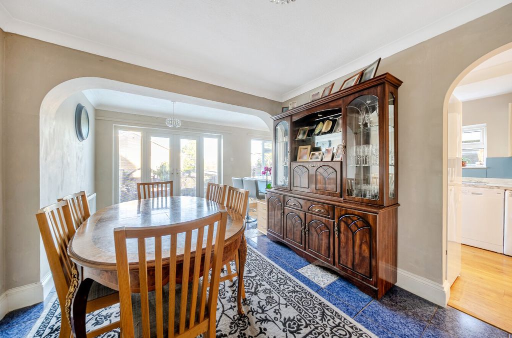 Property photo 2 of 15 1405342-32-6979E8...