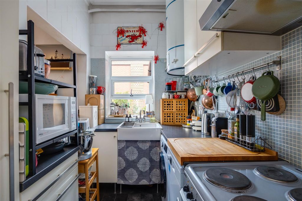 Property photo 2 of 12 Kitchen