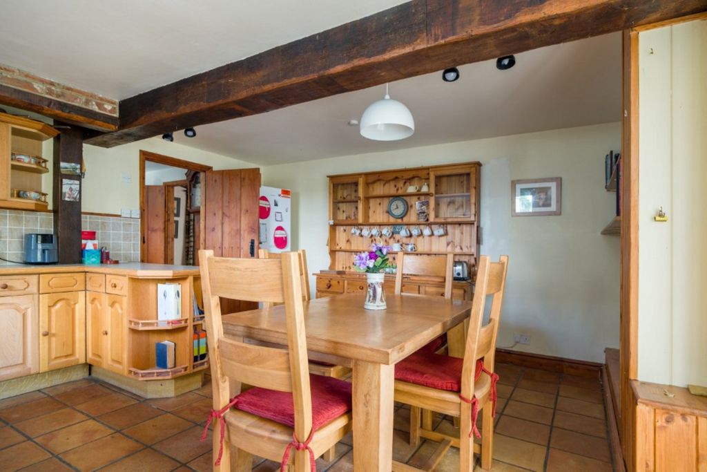 Property photo 2 of 28