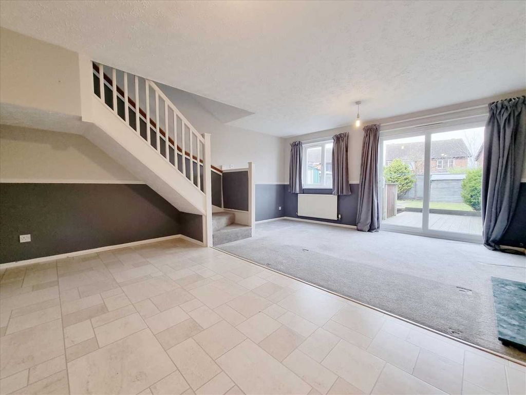 Property photo 3 of 8 Lounge