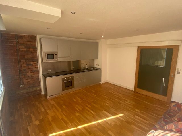 Property photo 3 of 11 Entrance Porch