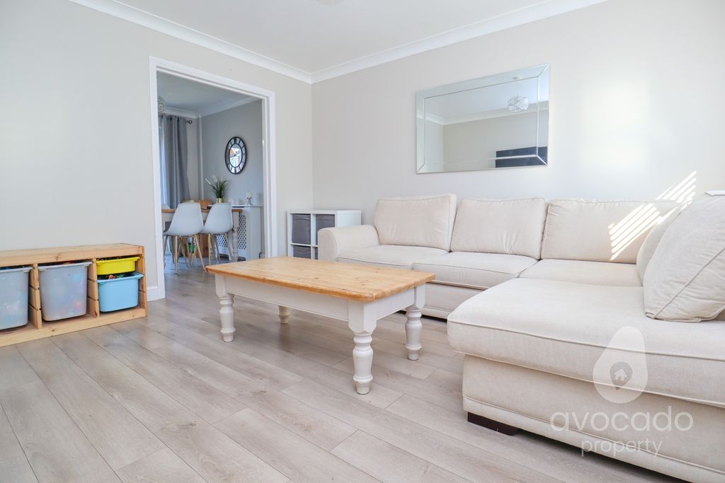 Property photo 3 of 12 4488636
