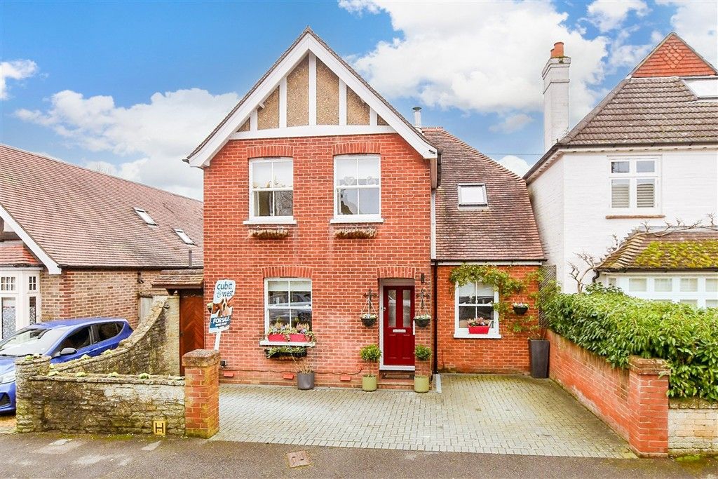 Property photo 1 of 13 Front **