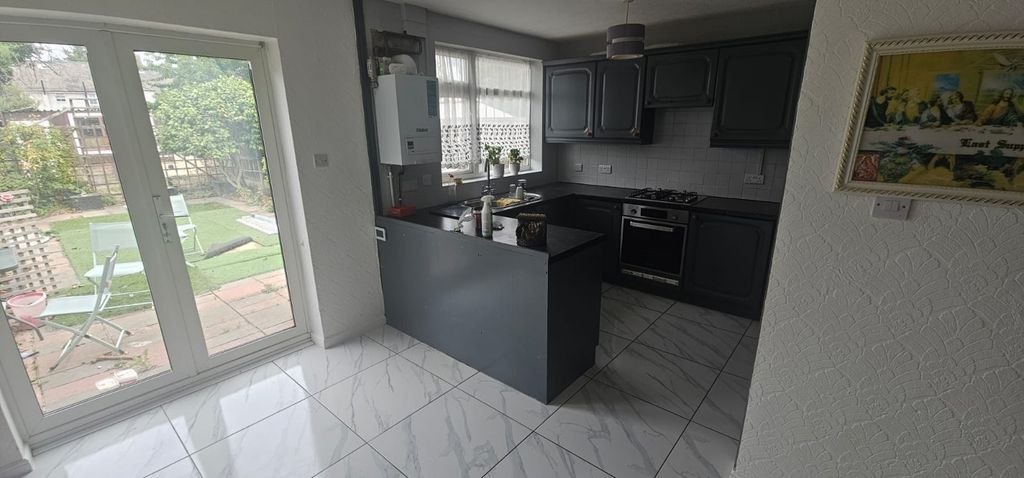 Property photo 2 of 5
