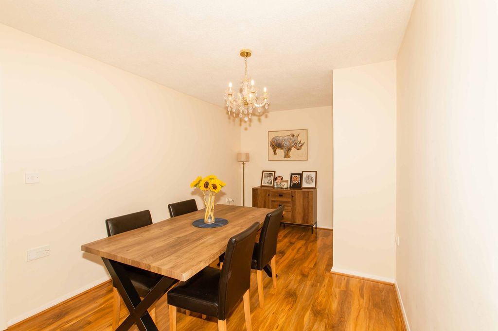 Property photo 3 of 43