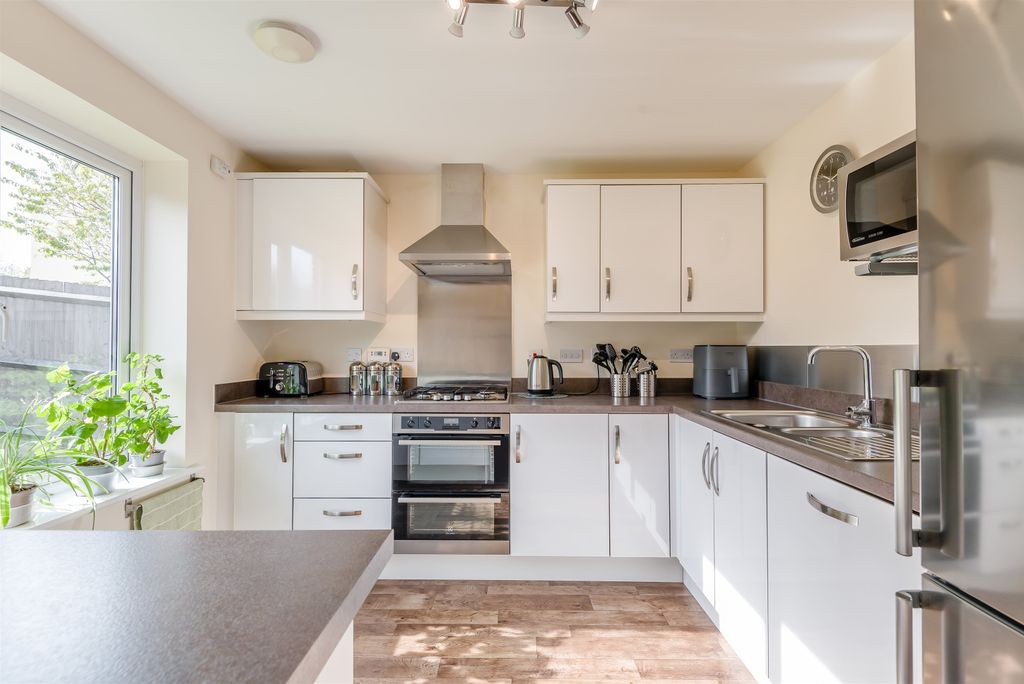 Property photo 2 of 23