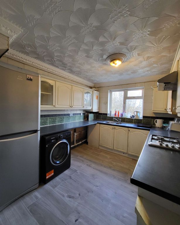 Property photo 1 of 14 3-Bedroom Flat Above Shop Â€” Greenford Road, Ub6