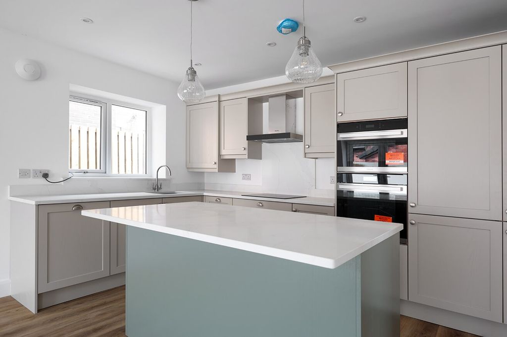 Property photo 3 of 15 4397916