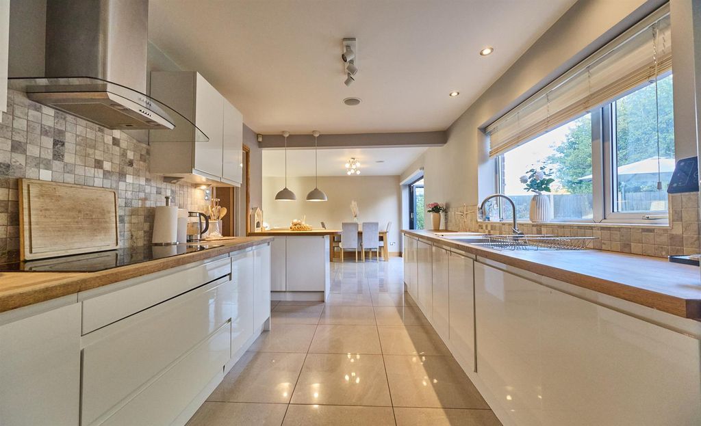 Property photo 3 of 34 Grace Road_14.Jpg