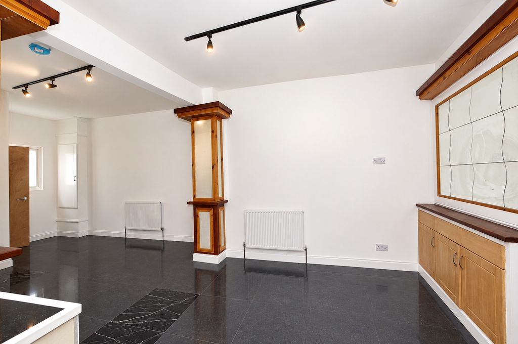 Property photo 3 of 11 4850332