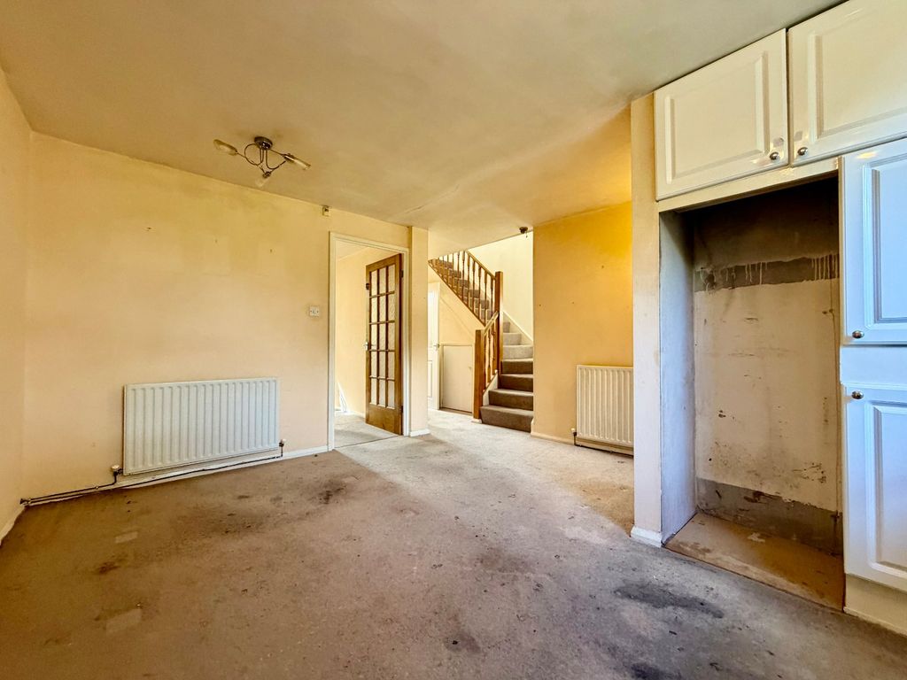Property photo 3 of 12 Kitchen