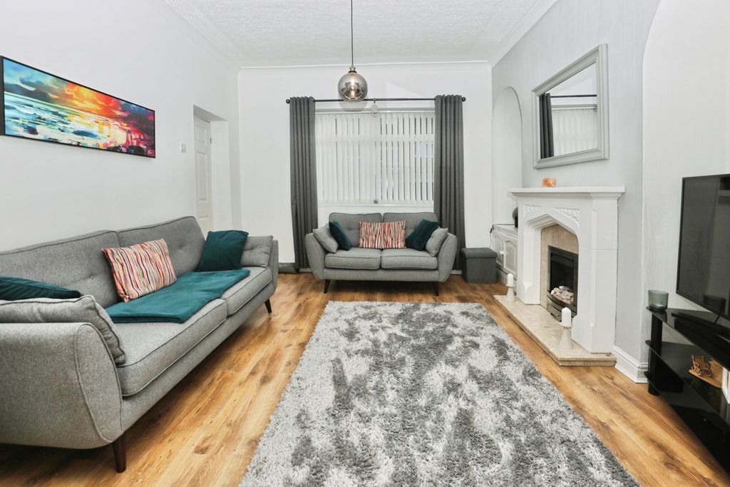 Property photo 2 of 20 4