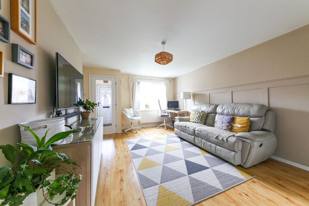 Property photo 2 of 21 Living Room