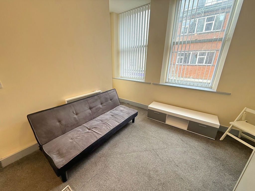 Property photo 1 of 5 Living Room