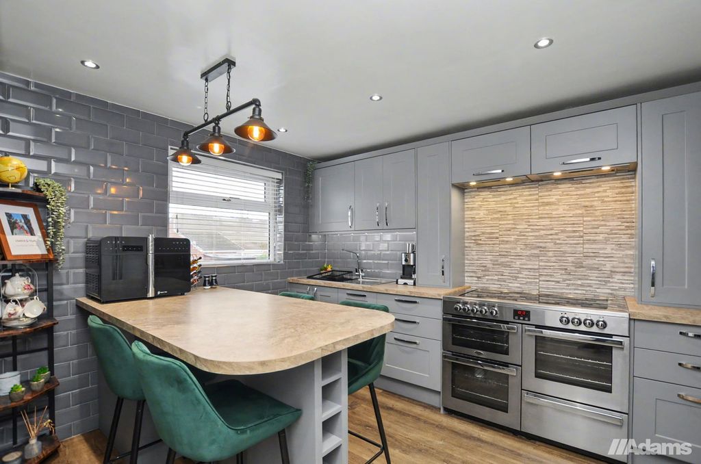 Property photo 2 of 34