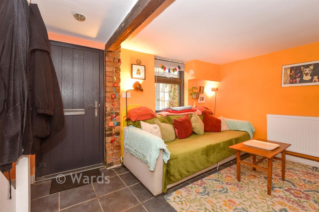 Property photo 1 of 10 Lounge