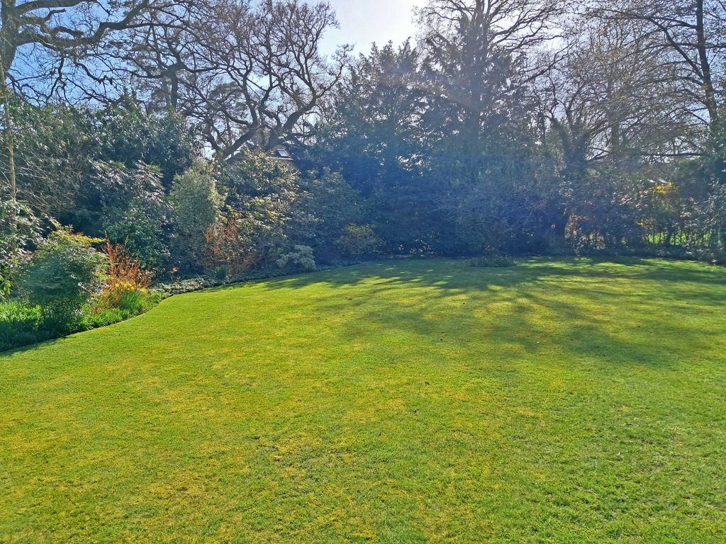 Property photo 2 of 20 Gardens