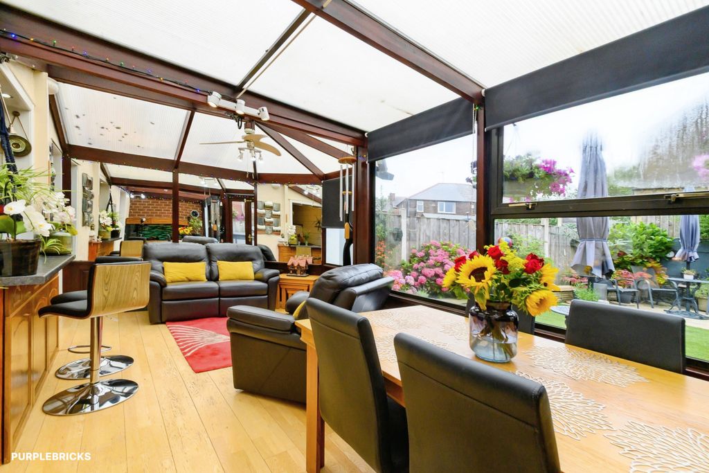 Property photo 2 of 28 Conservatory