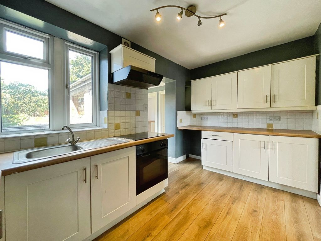 Property photo 3 of 15 Kitchen